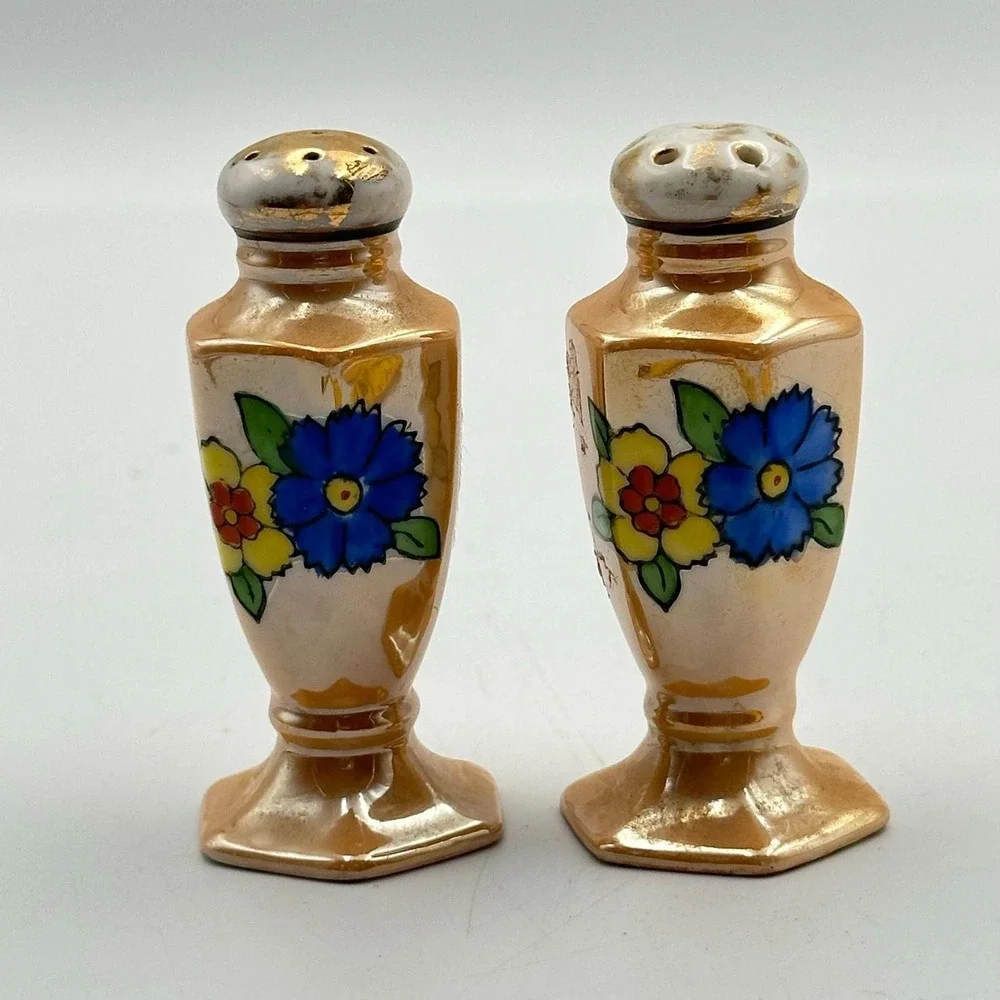 Orange Lusterware Salt Pepper Shakers Painted Flowers‎ Trim Gold made Japan